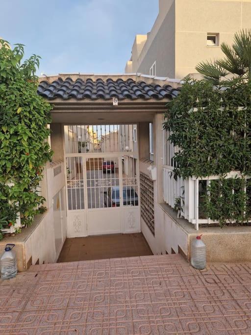 Magnifico Chalet Adosado En Torrevieja, Alicante. Zewnętrze zdjęcie